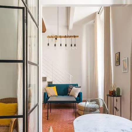 Apartment Authentique Au Centre D'antibes