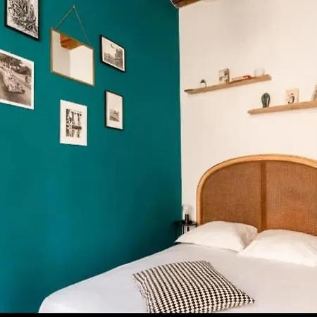 Appartement Authentique Au Centre D'antibes *