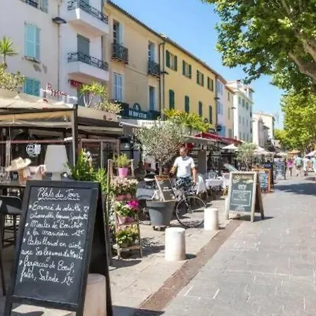 Appartement Authentique Au Centre D'antibes *