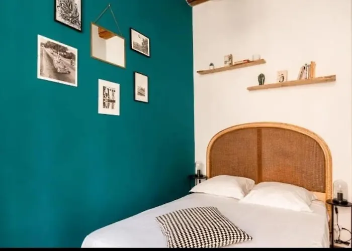 Lägenhet Authentique Au Centre D'antibes *